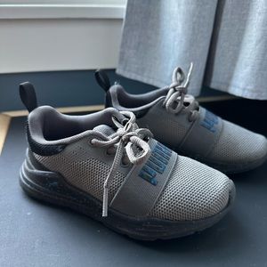 Boys size 11c puma shoes. Minimal wear.
